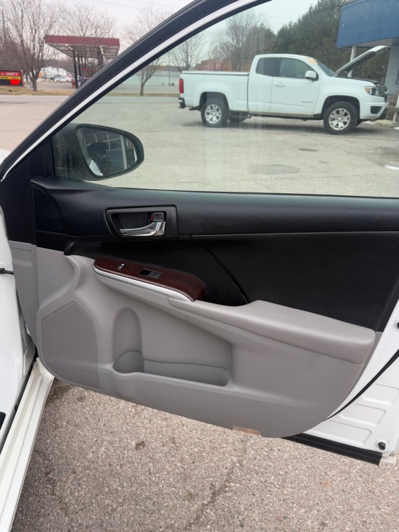 2014 Toyota Camry Image 17