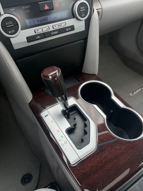 2014 Toyota Camry Image 20