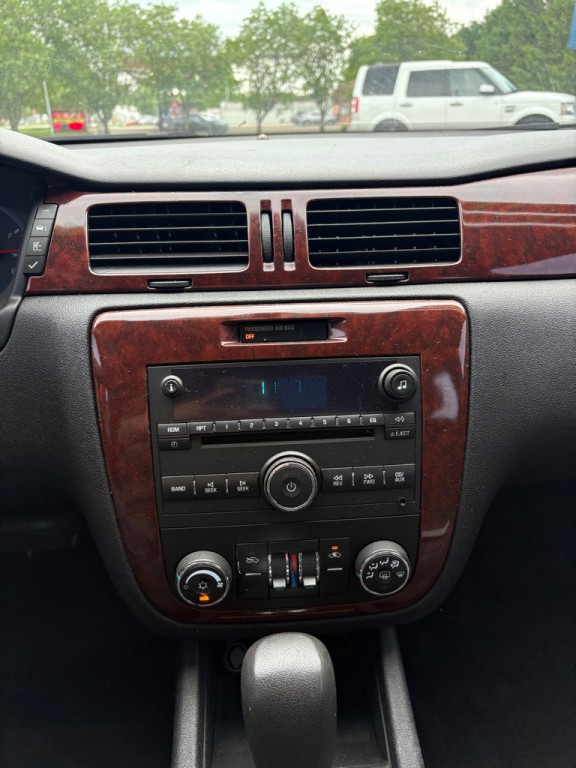 2009 Chevrolet Impala Image 17