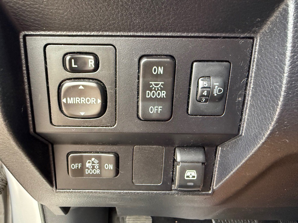 2017 Toyota Tundra Image 18