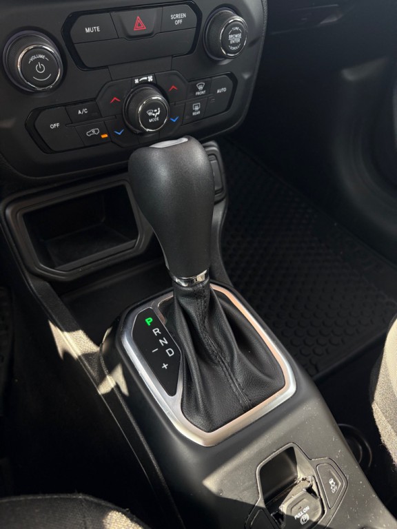 2018 Jeep Renegade Image 32