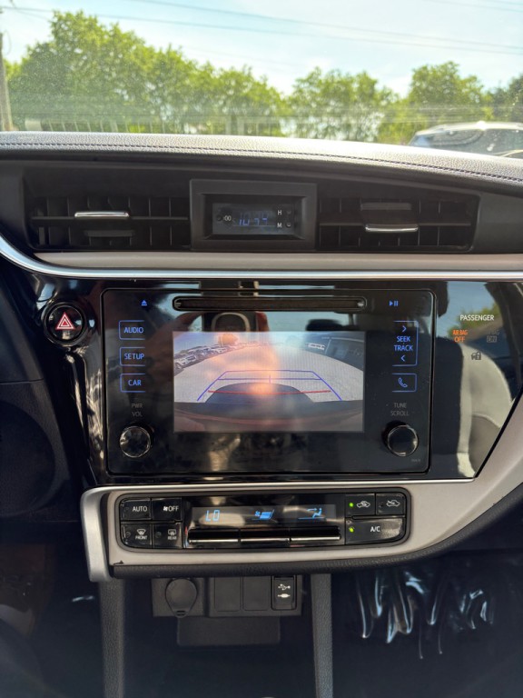 2017 Toyota Corolla Image 18