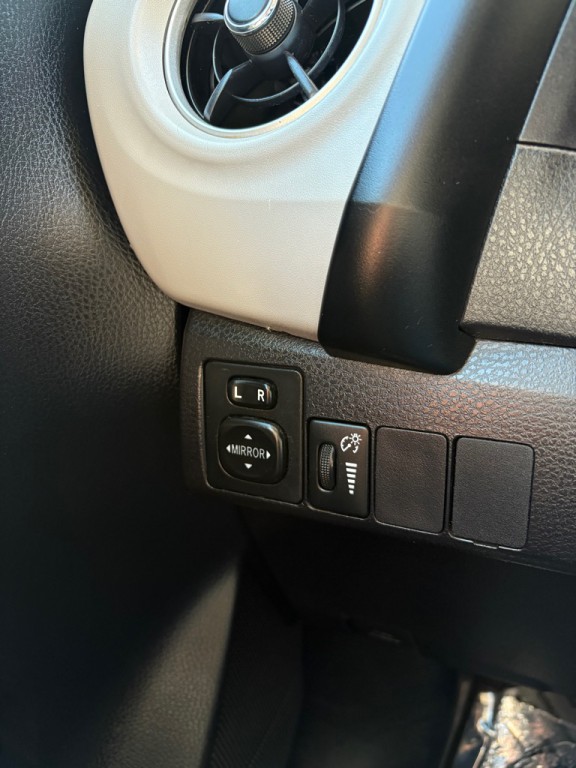 2017 Toyota Corolla Image 20