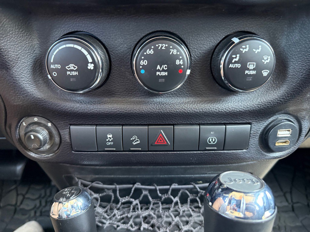 2015 Jeep Wrangler Unlimited Image 19