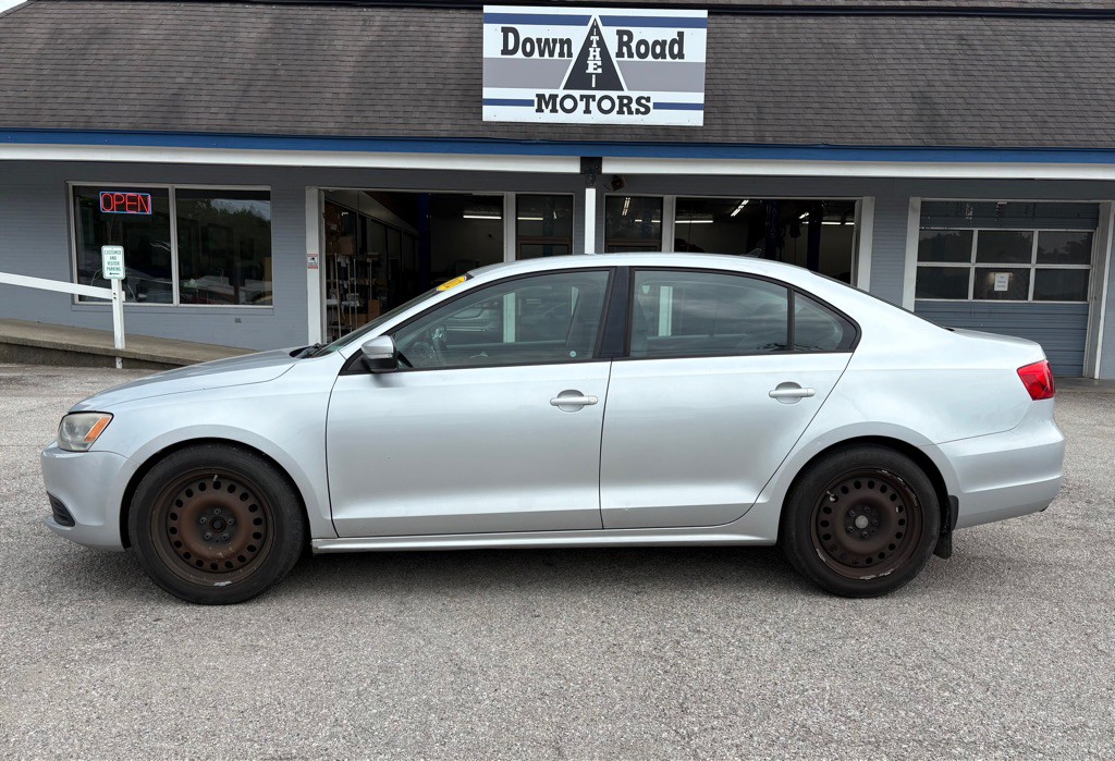2012 Volkswagen Jetta Image 2