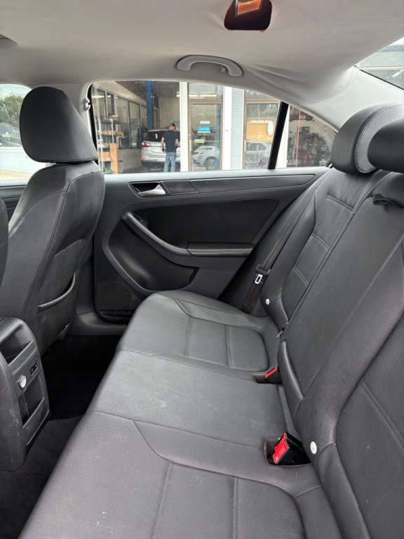 2012 Volkswagen Jetta Image 11