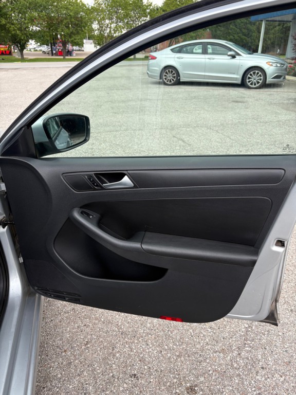 2012 Volkswagen Jetta Image 14