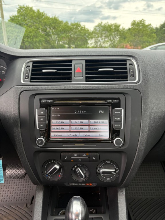 2012 Volkswagen Jetta Image 16