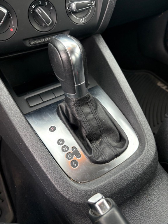 2012 Volkswagen Jetta Image 17