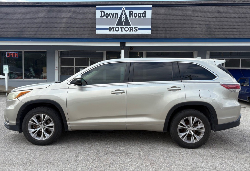 2015 Toyota Highlander Image 2