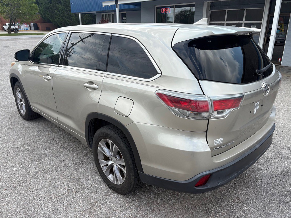 2015 Toyota Highlander Image 6