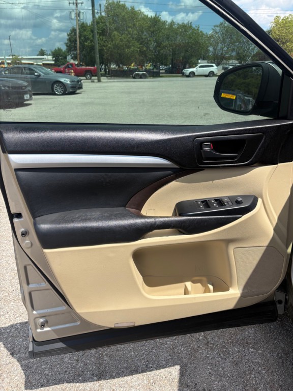 2015 Toyota Highlander Image 10