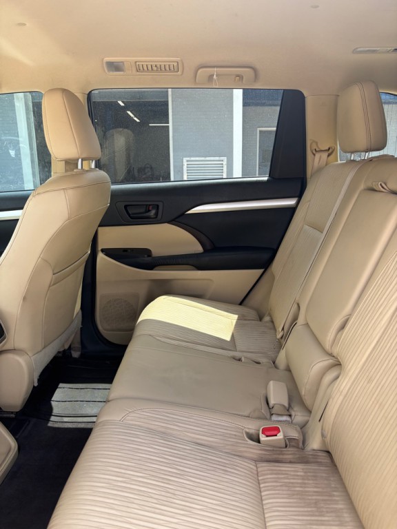 2015 Toyota Highlander Image 11