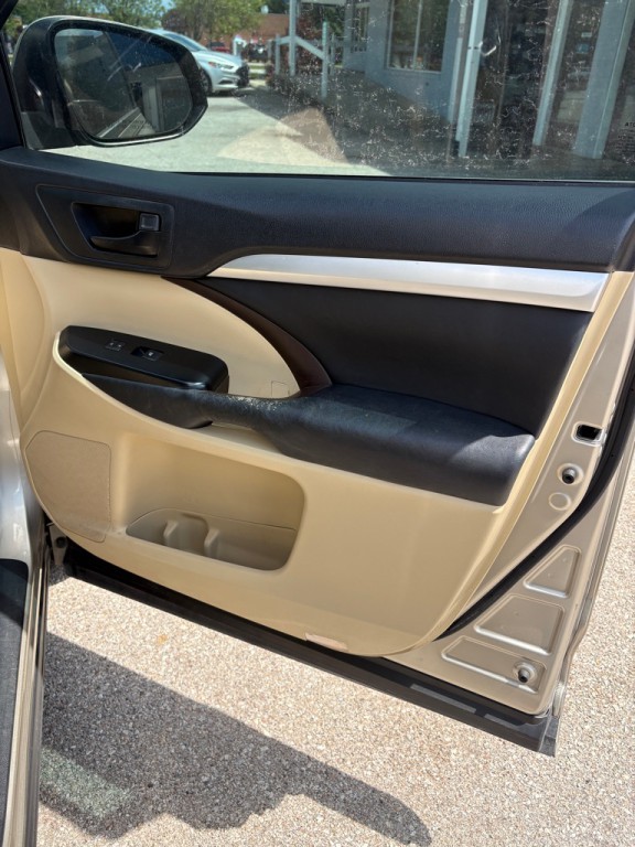 2015 Toyota Highlander Image 17