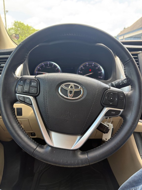 2015 Toyota Highlander Image 18