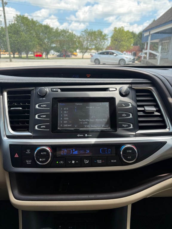 2015 Toyota Highlander Image 19
