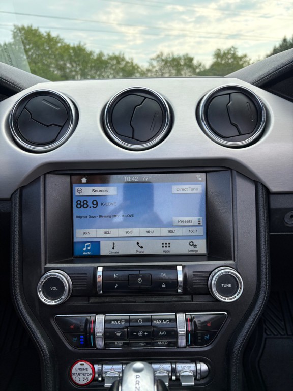 2017 Ford Mustang Image 19