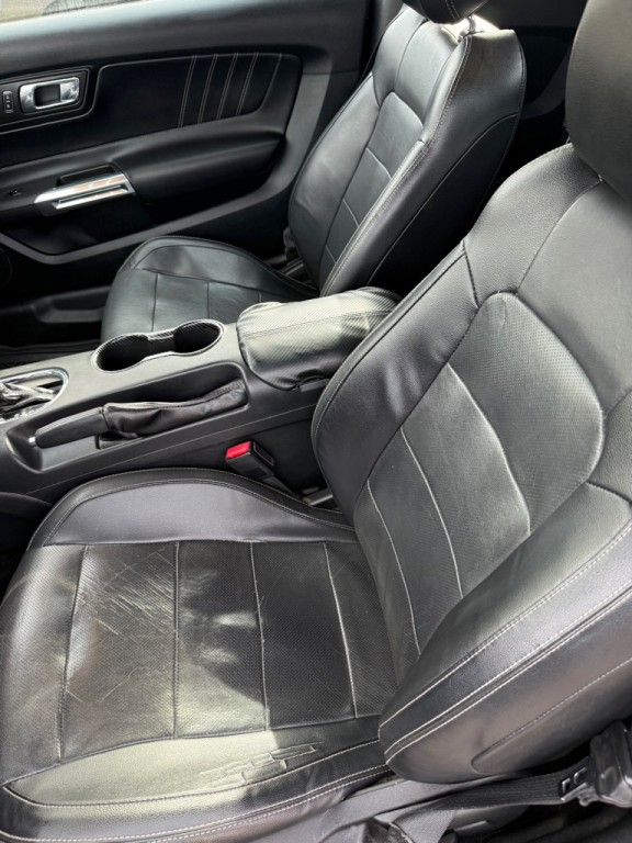 2017 Ford Mustang Image 22