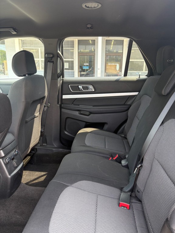 2017 Ford Explorer Image 11