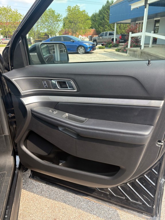 2017 Ford Explorer Image 17