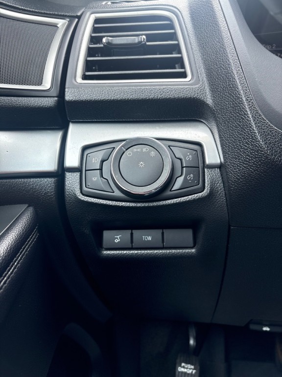 2017 Ford Explorer Image 24