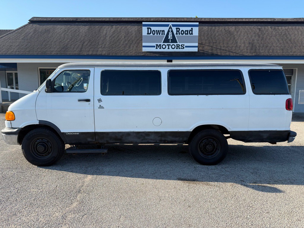 2002 Dodge Ram Van Image 2