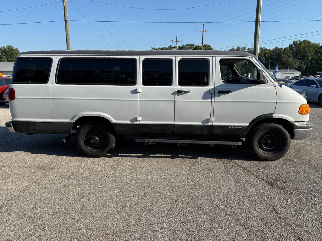 2002 Dodge Ram Van Image 5