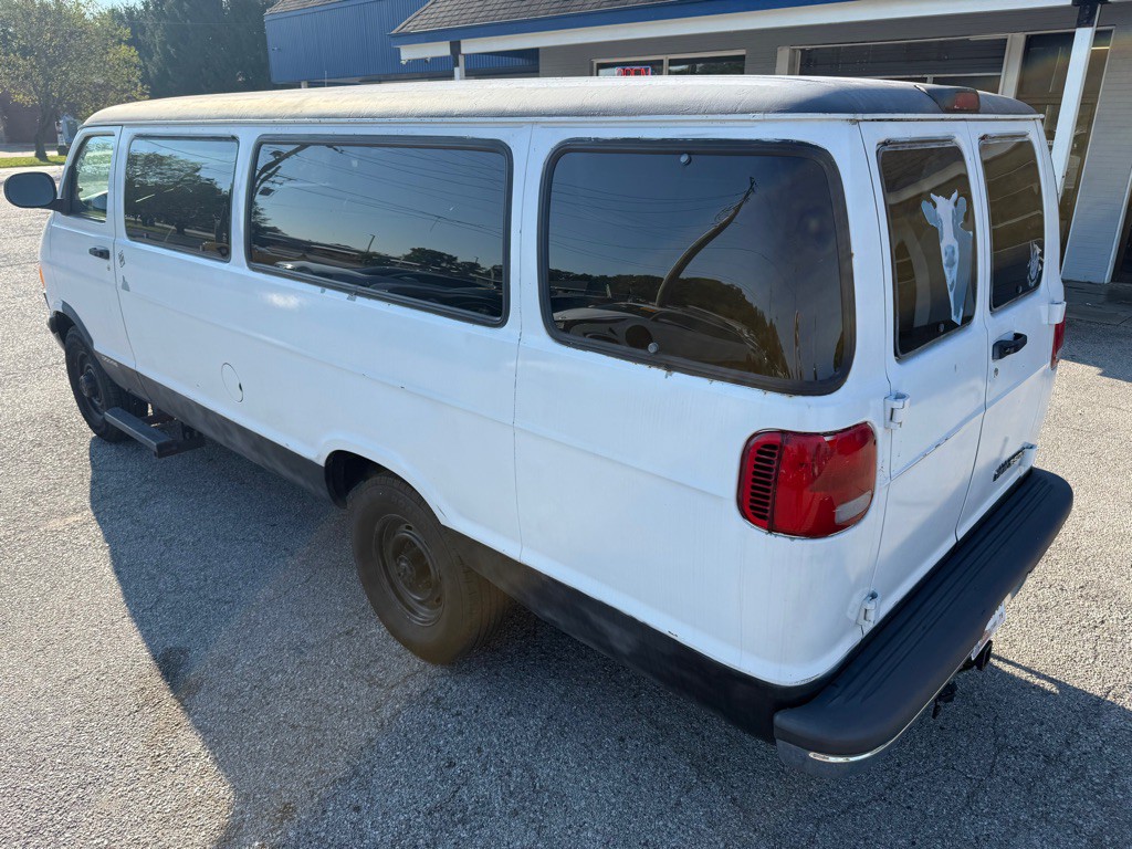 2002 Dodge Ram Van Image 8