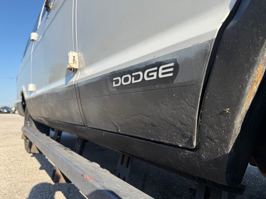 2002 Dodge Ram Van Image 10