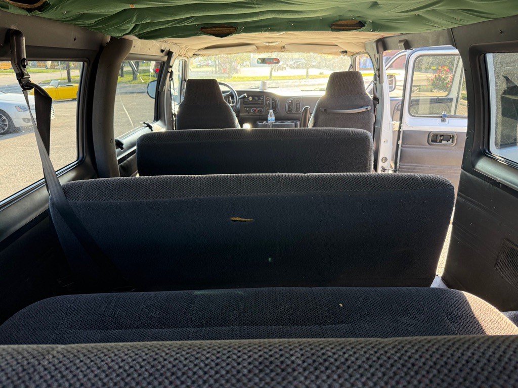 2002 Dodge Ram Van Image 17