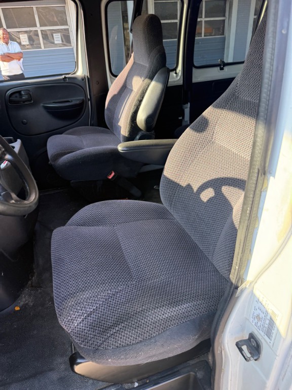 2002 Dodge Ram Van Image 18