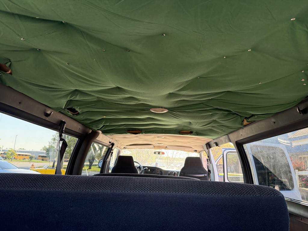 2002 Dodge Ram Van Image 20