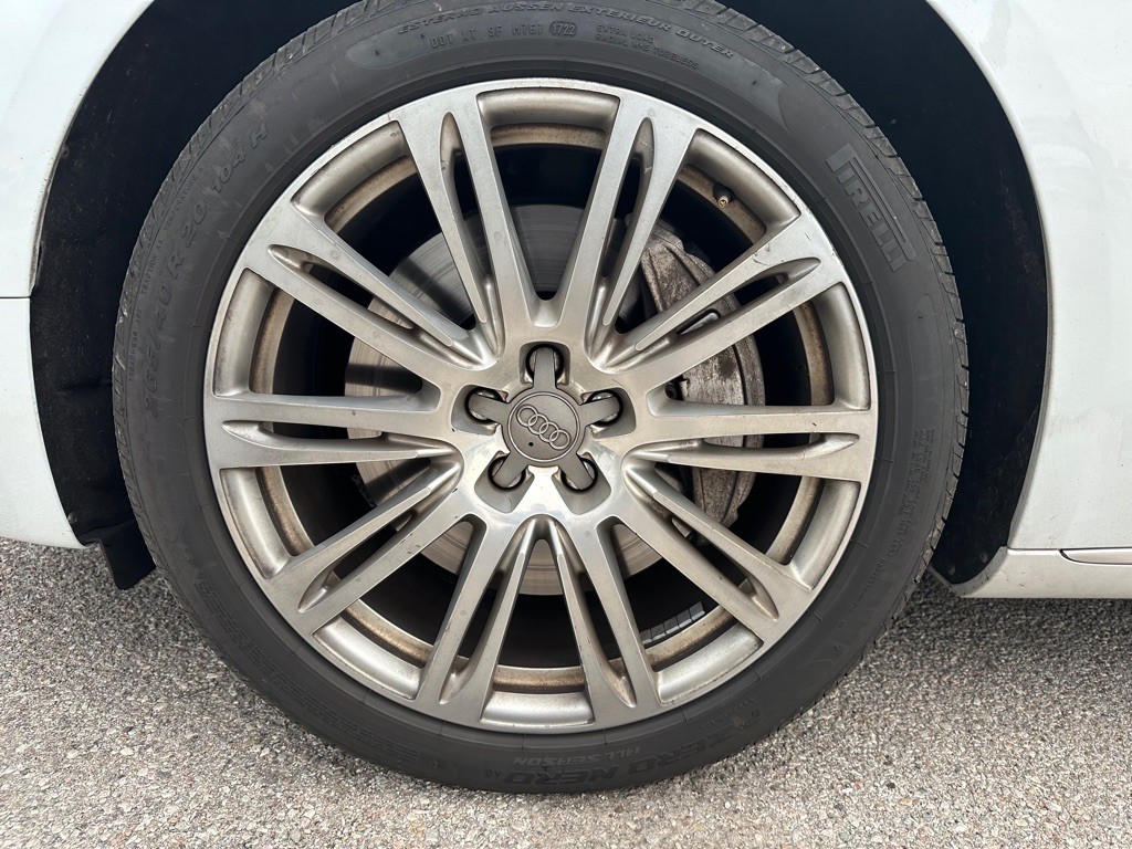 2014 Audi A8 Image 11