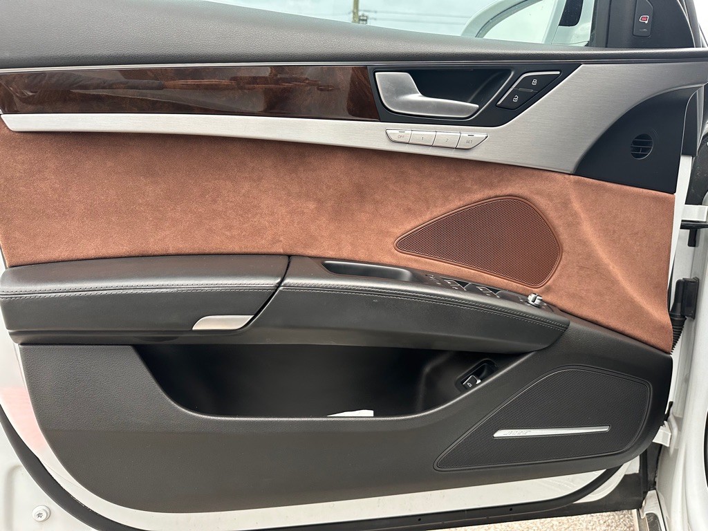 2014 Audi A8 Image 21