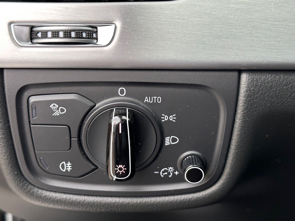 2014 Audi A8 Image 35
