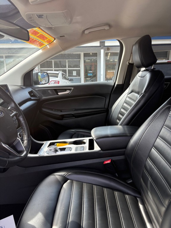 2022 Ford Edge Image 9