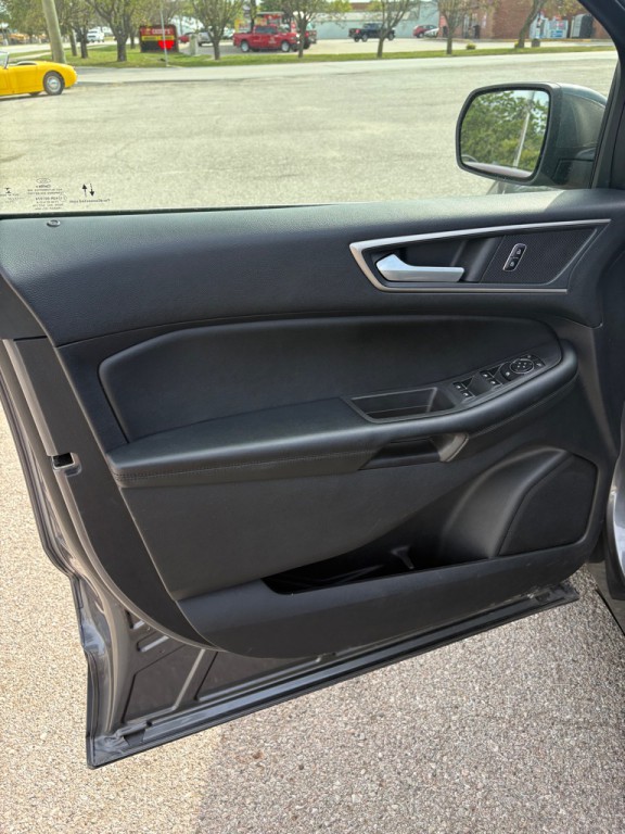 2022 Ford Edge Image 10