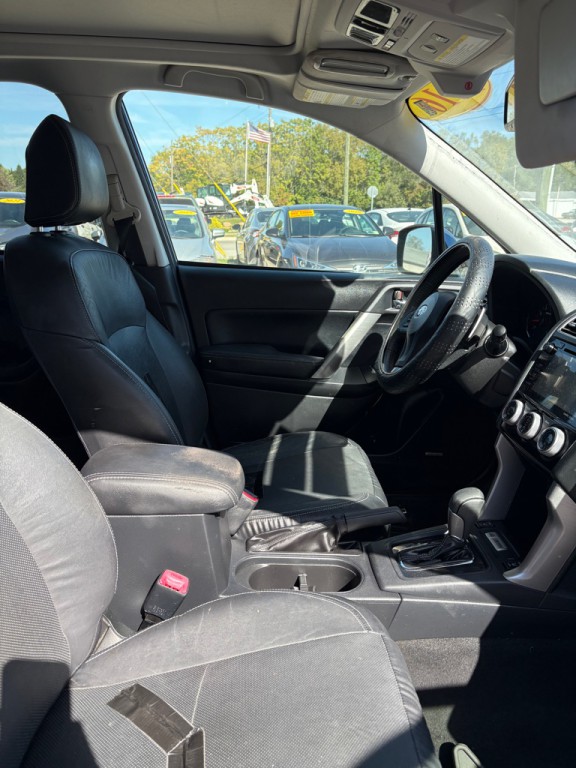 2016 Subaru Forester Image 12