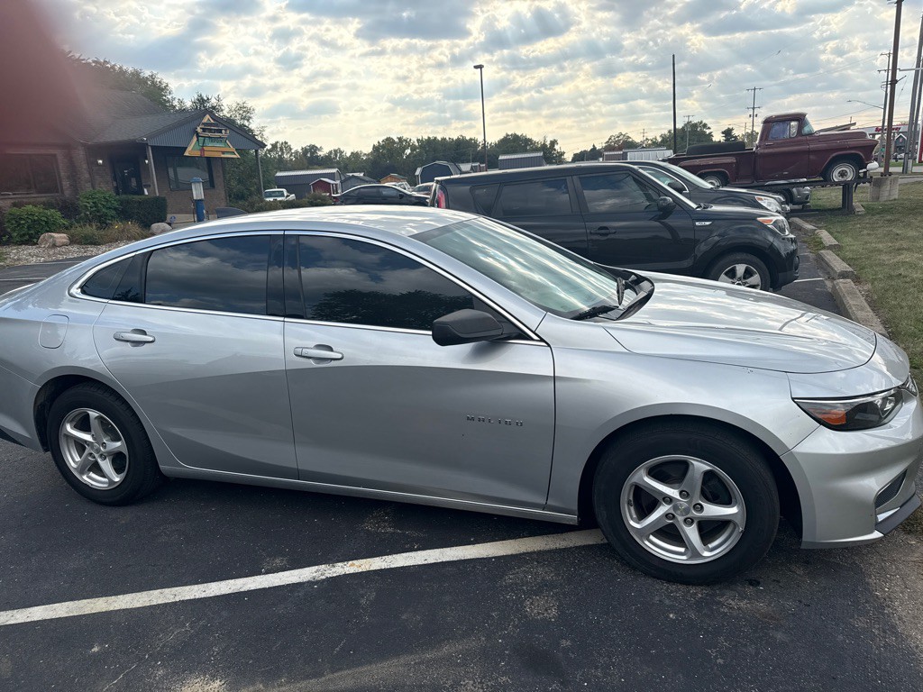 2017 Chevrolet Malibu Image 4