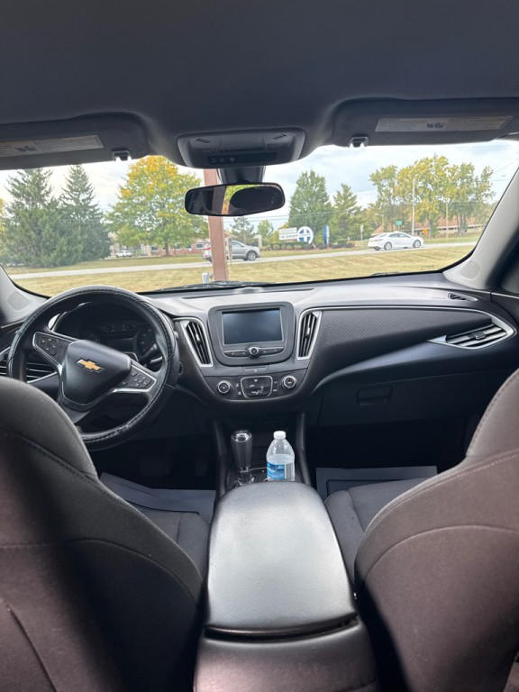 2017 Chevrolet Malibu Image 9
