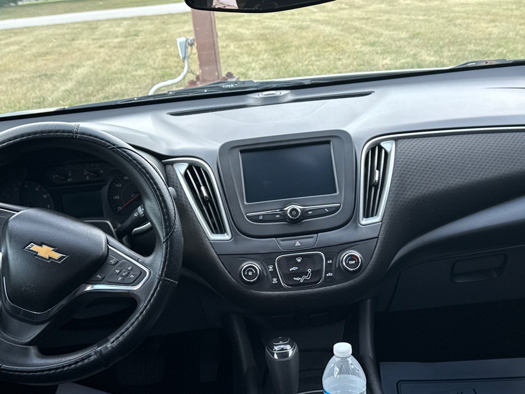 2017 Chevrolet Malibu Image 10
