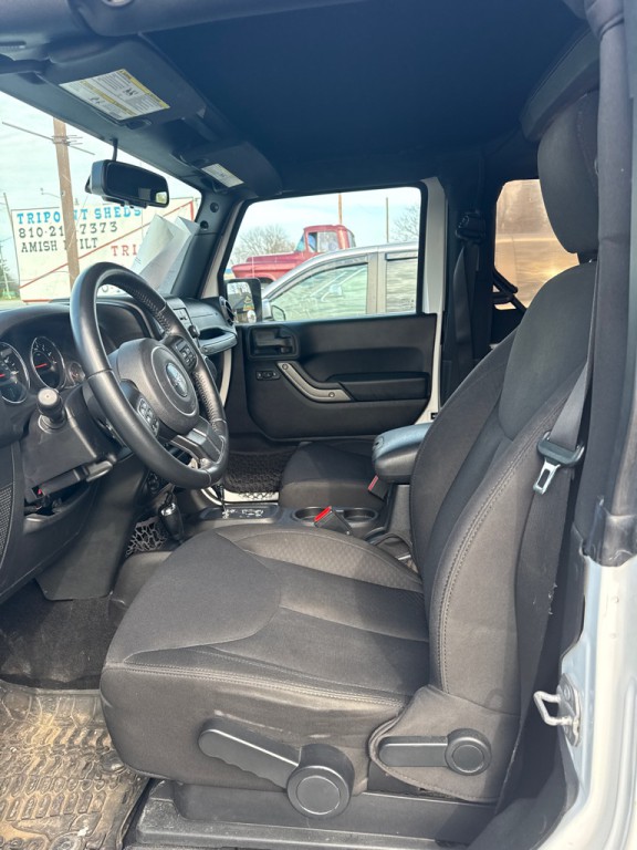 2015 Jeep Wrangler Image 21