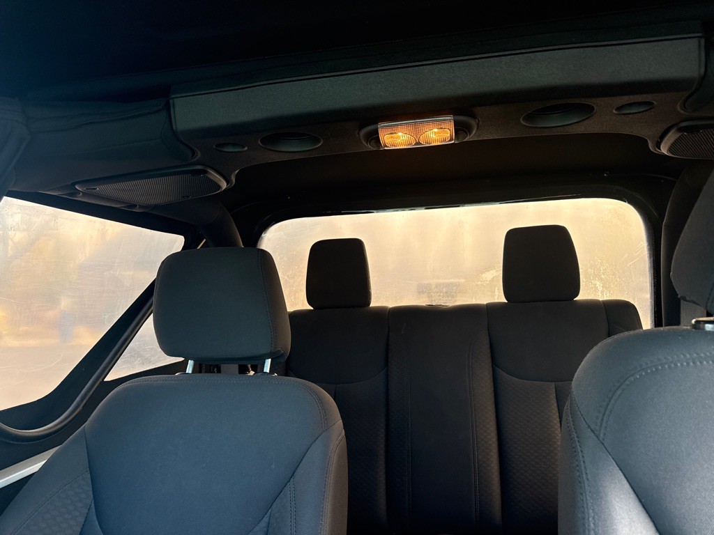 2015 Jeep Wrangler Image 25