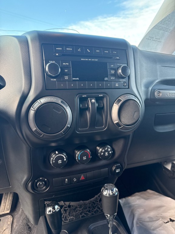 2015 Jeep Wrangler Image 26