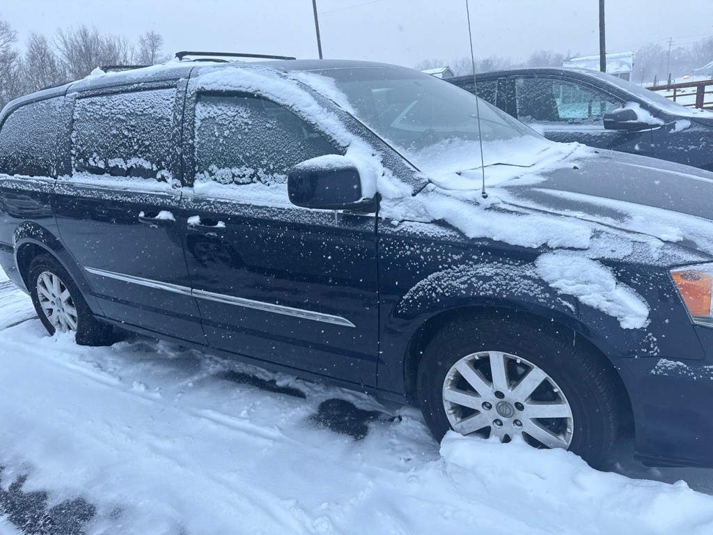 2016 Chrysler Town & Country Image 4