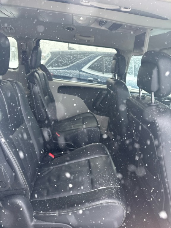 2016 Chrysler Town & Country Image 9