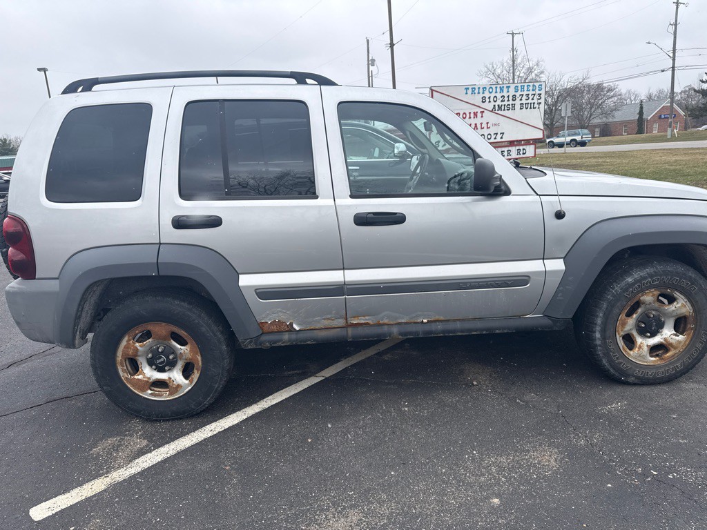 2005 Jeep Liberty Image 4