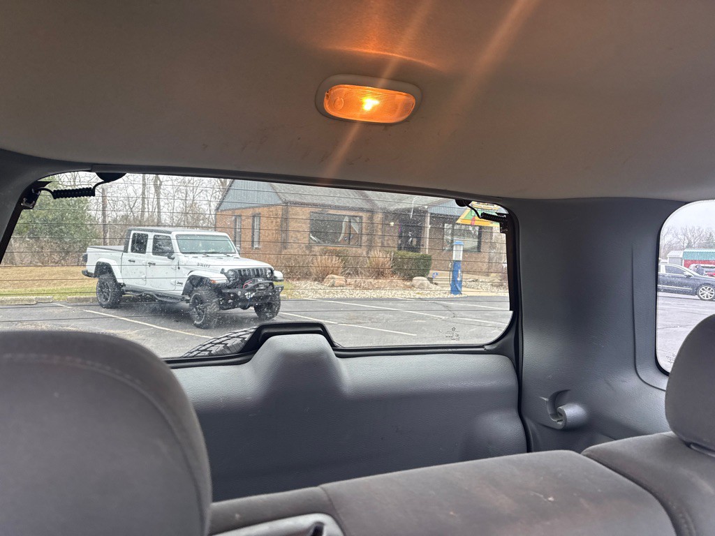 2005 Jeep Liberty Image 11