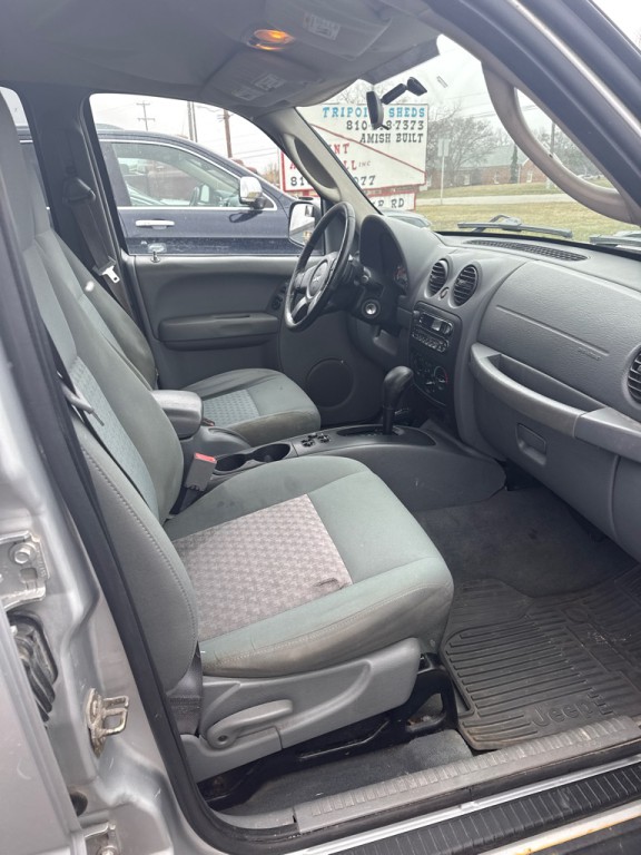 2005 Jeep Liberty Image 13