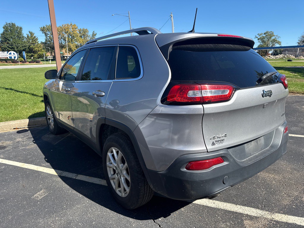 2017 Jeep Cherokee Image 2